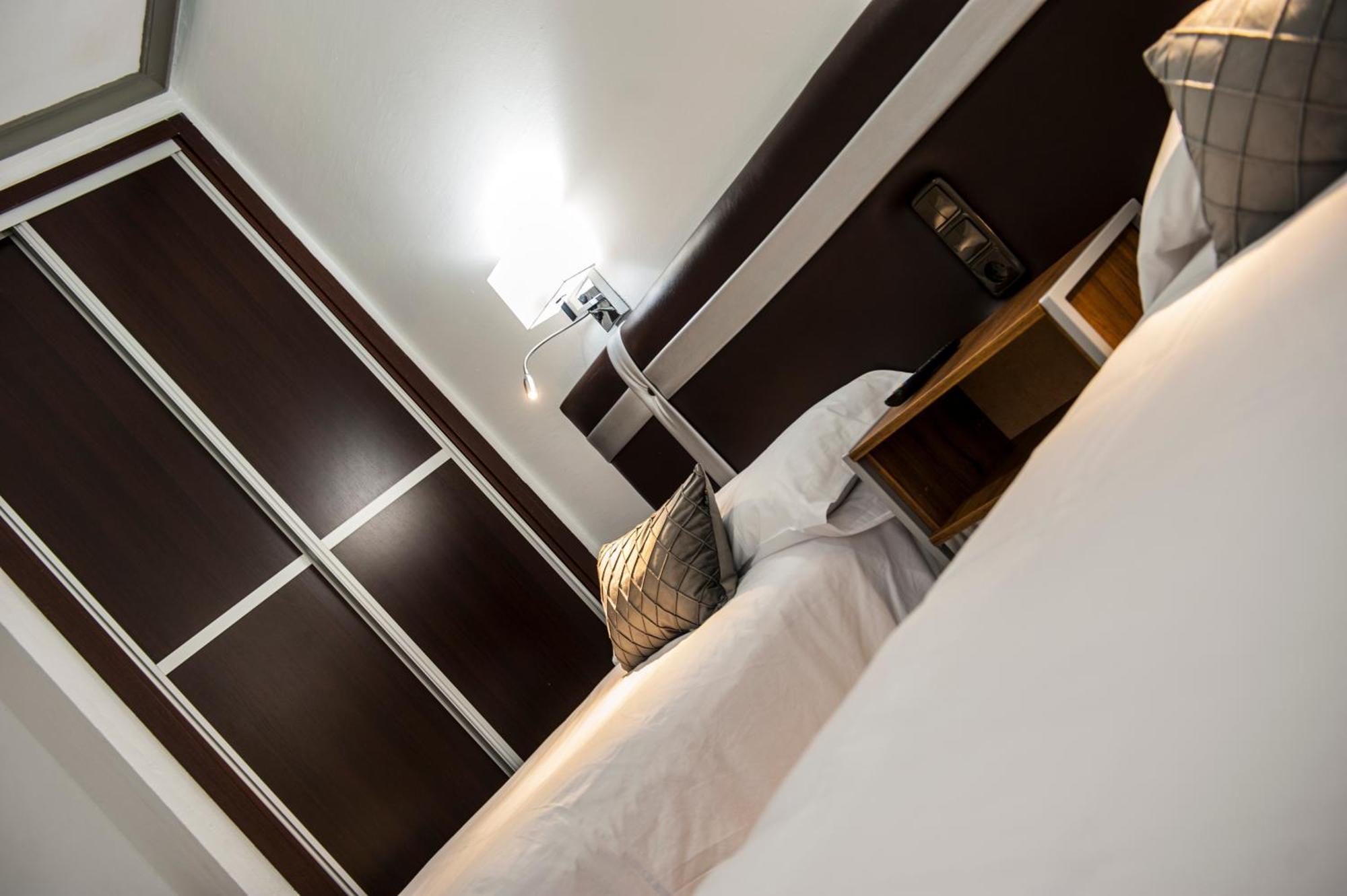 Hostal Las Palomas لوسينا المظهر الخارجي الصورة