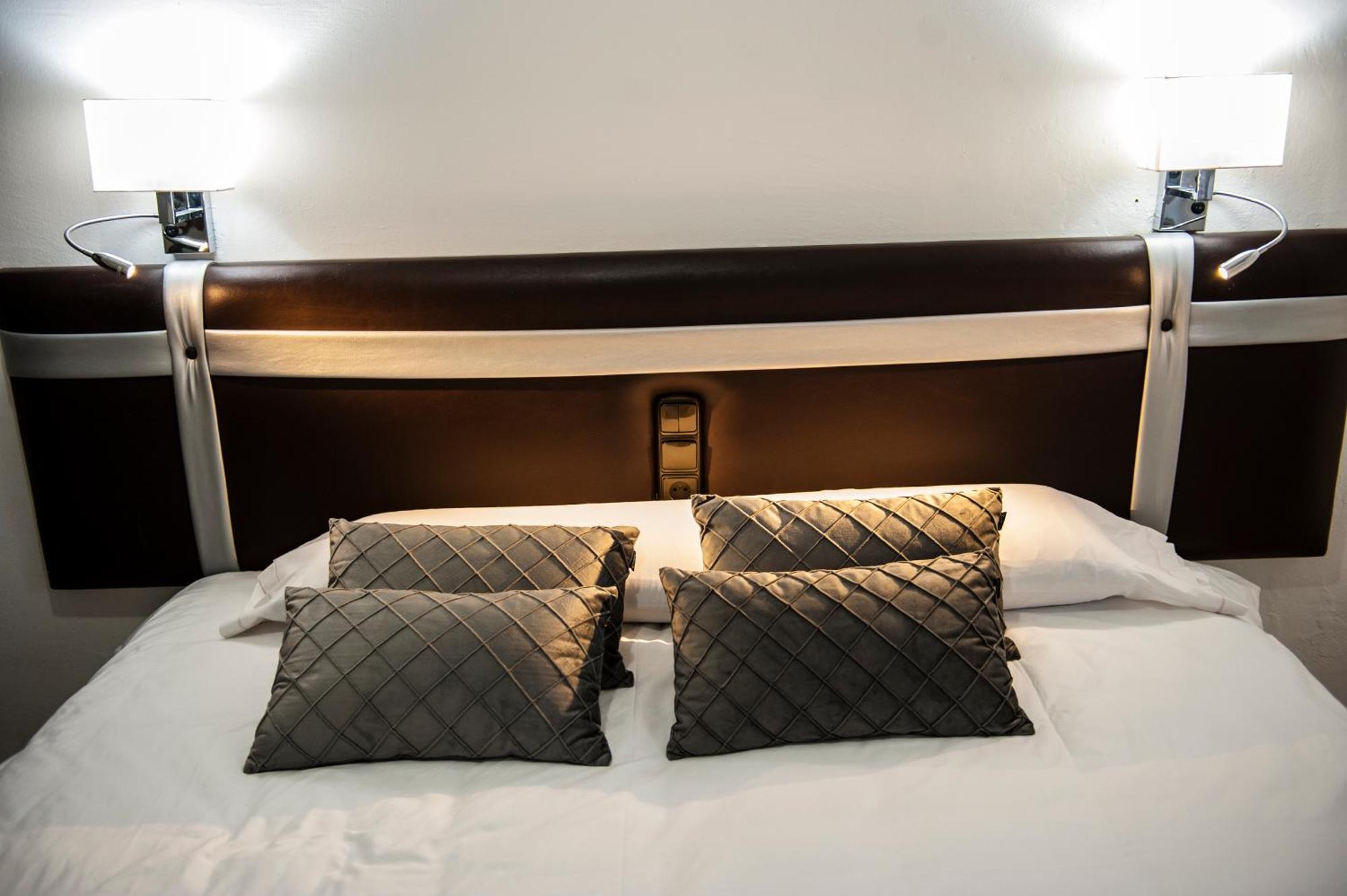 Hostal Las Palomas لوسينا المظهر الخارجي الصورة